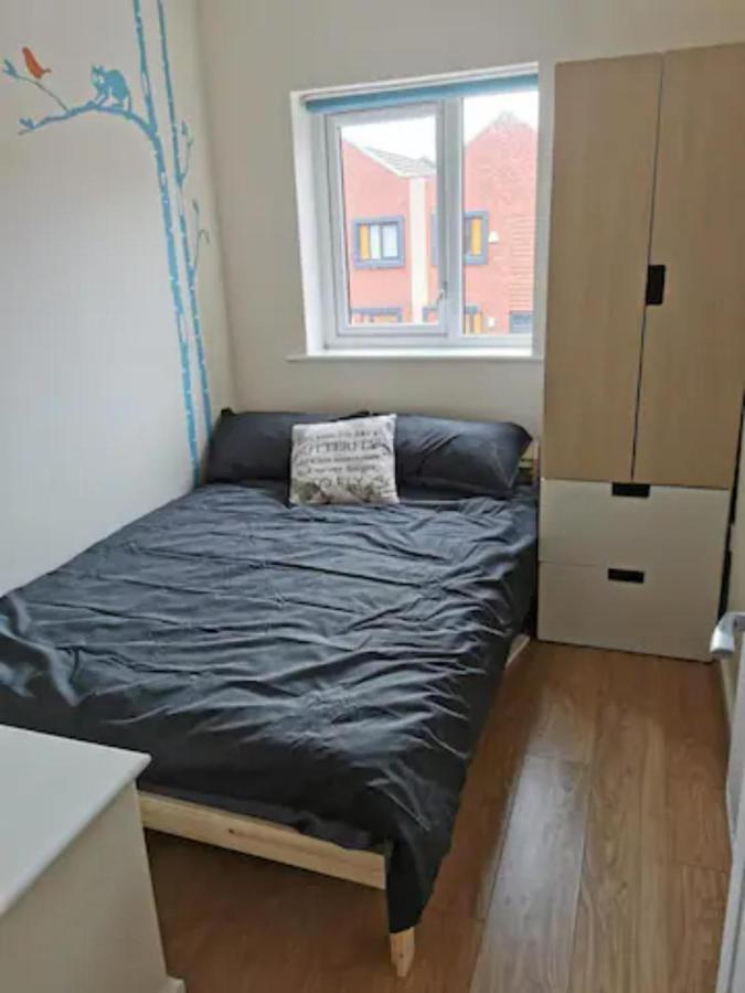 Entire 3 Bedroom House Free Parking Casa de férias Manchester